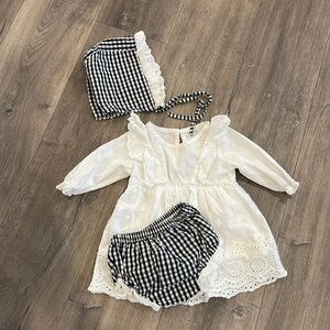 SHEIN Baby Gingham Bonnet Set